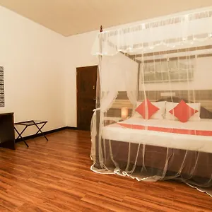 Clove Transit Hotel